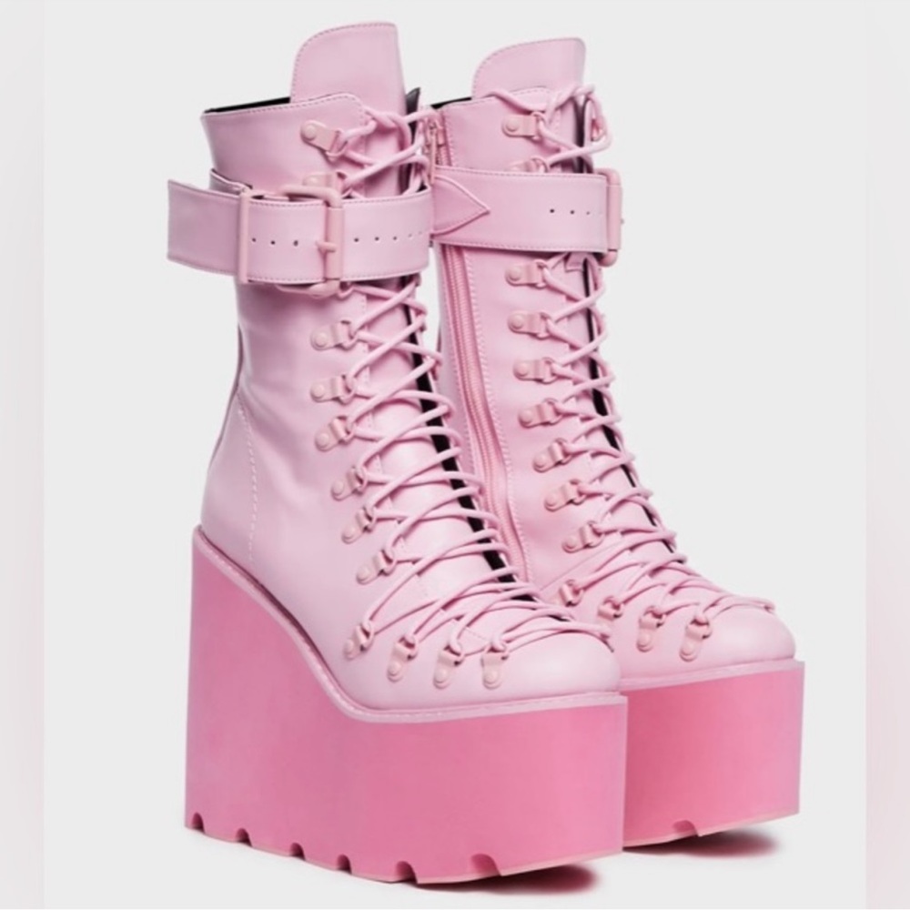 Bubblegum Traitor Boots